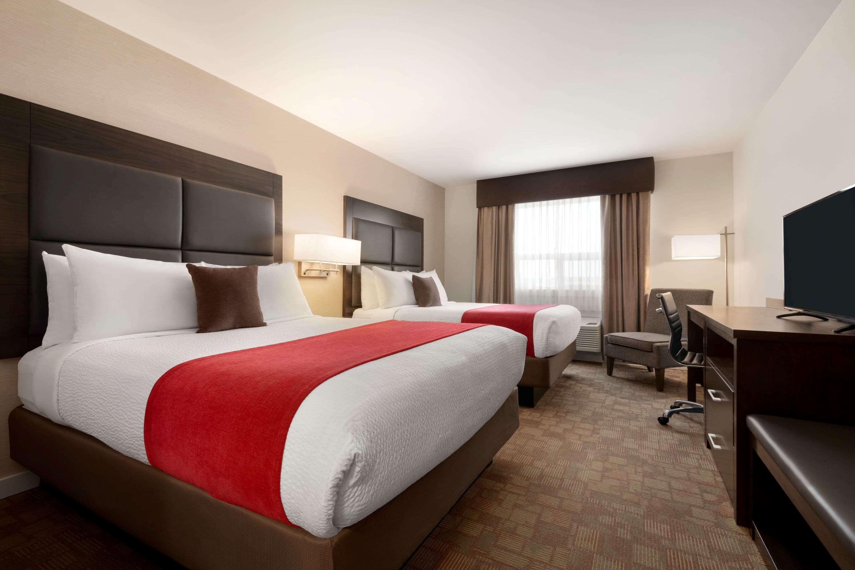 Days Inn By Wyndham 100 Mile House Eksteriør billede