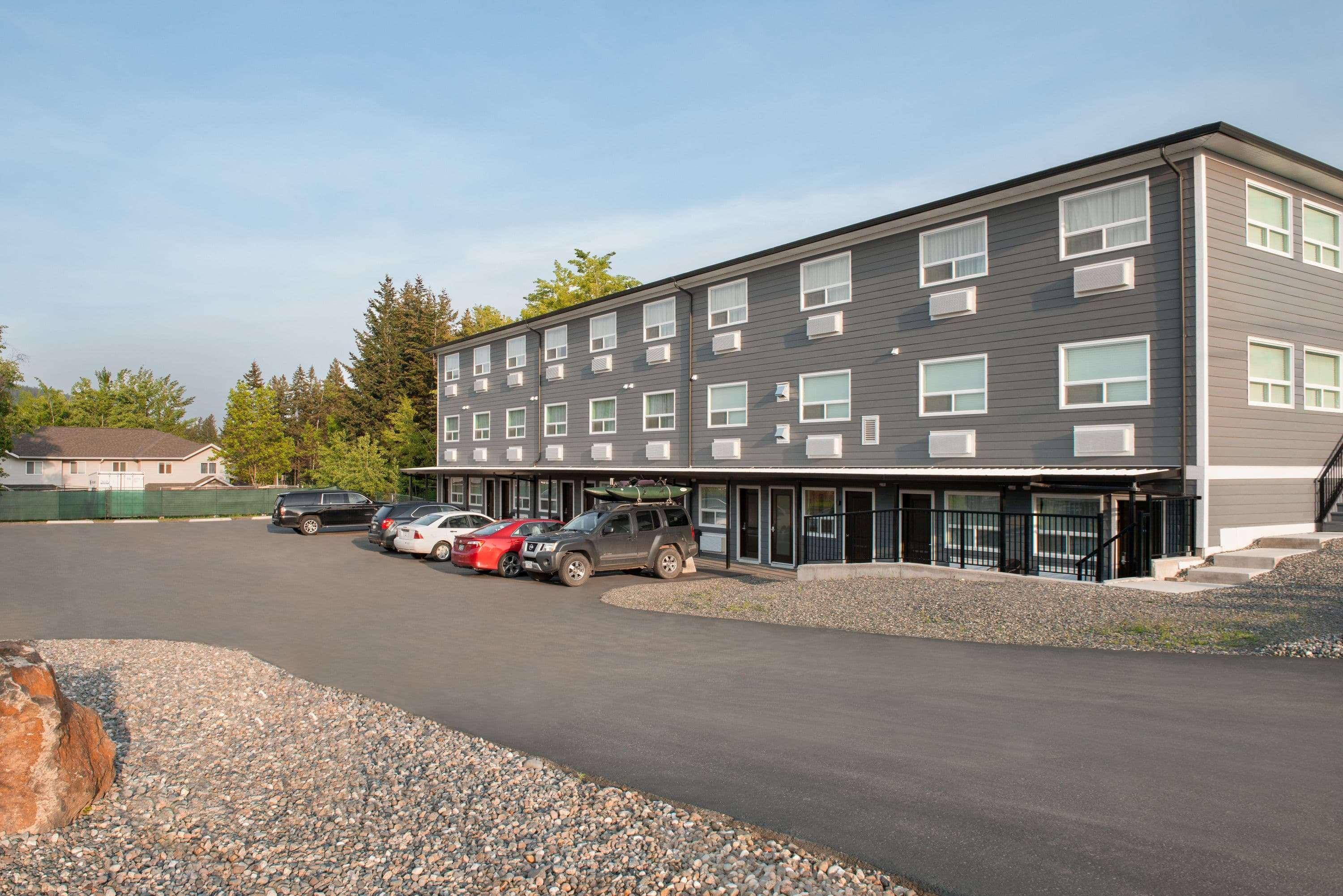 Days Inn By Wyndham 100 Mile House Eksteriør billede
