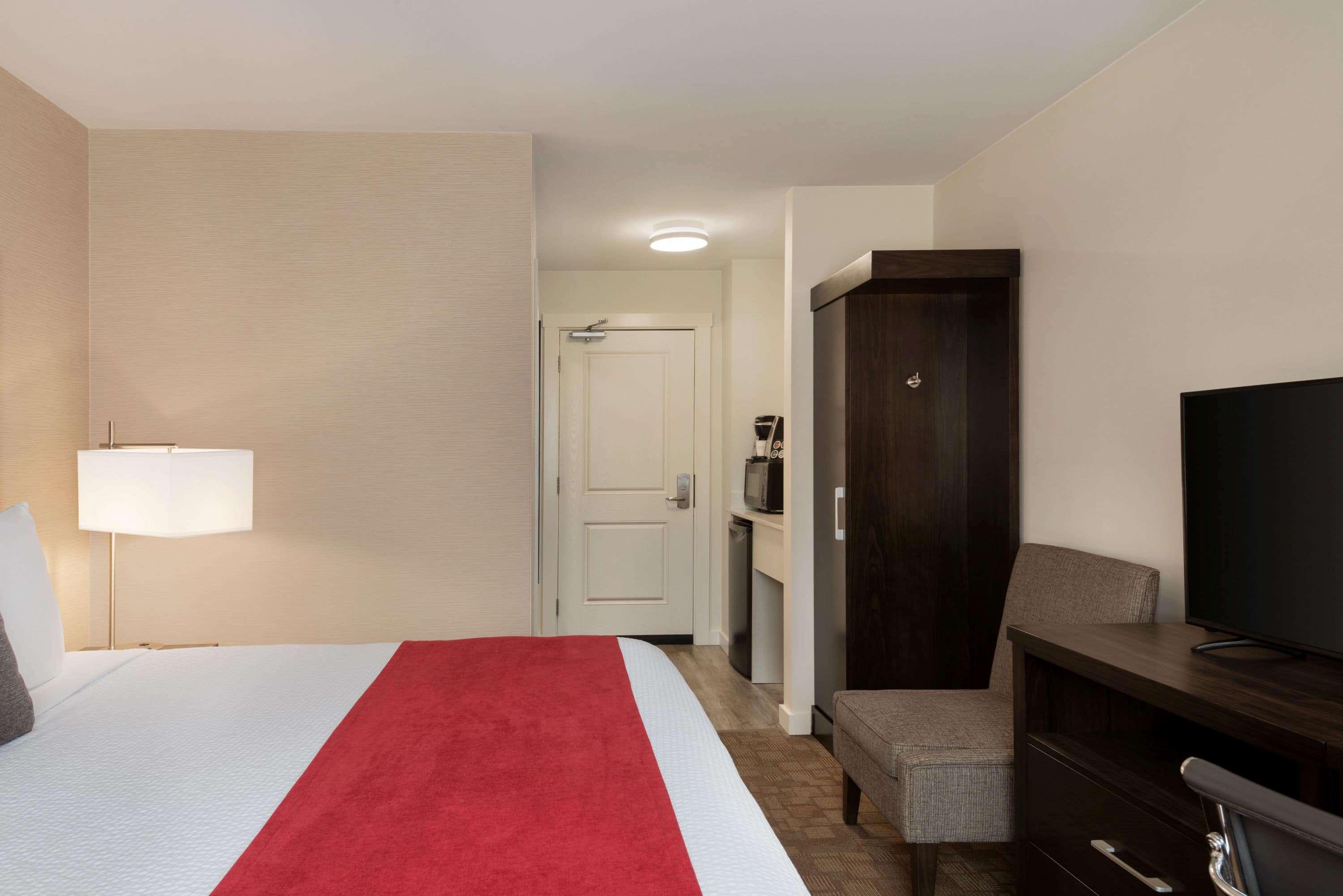 Days Inn By Wyndham 100 Mile House Eksteriør billede