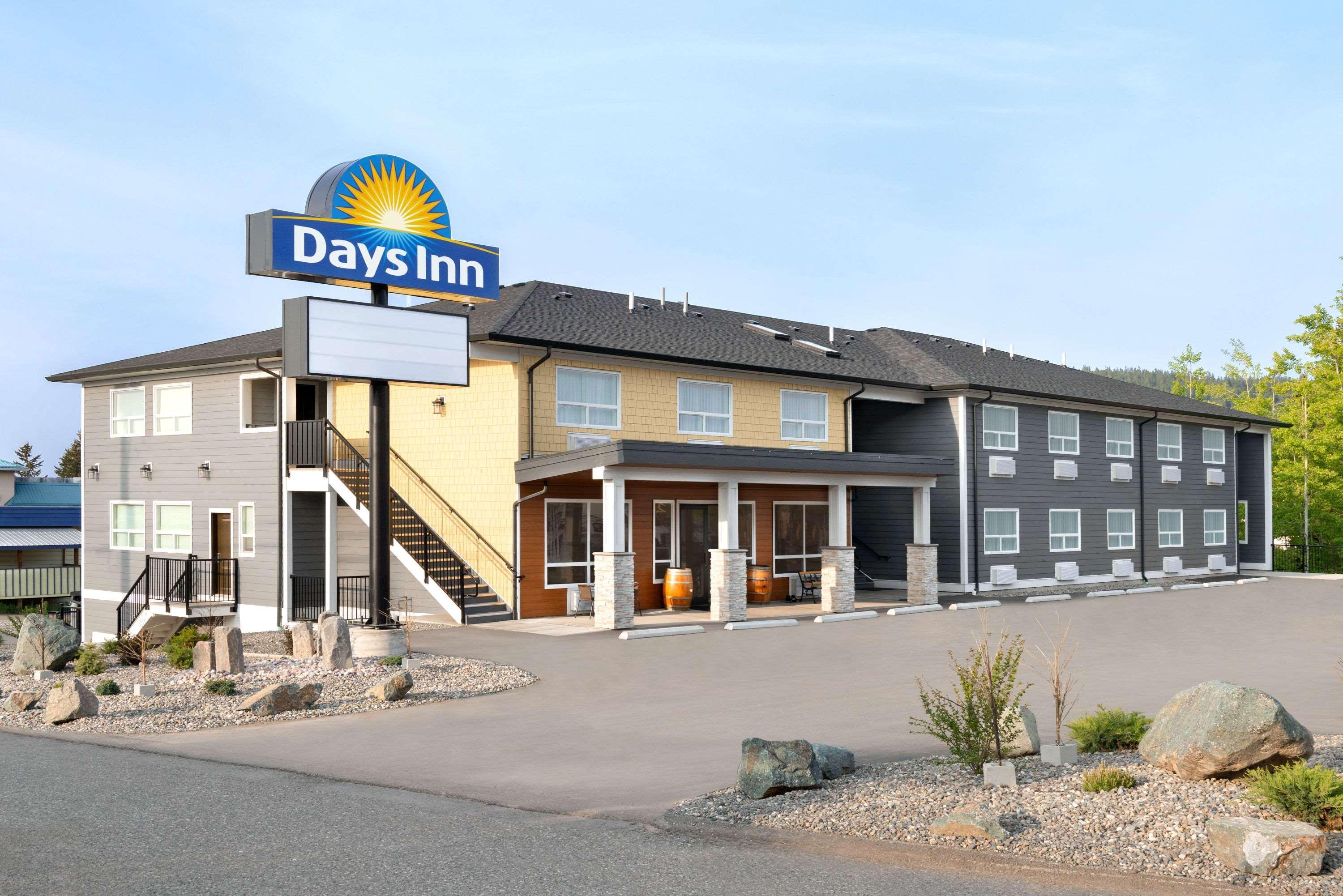 Days Inn By Wyndham 100 Mile House Eksteriør billede